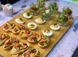 Hình của món 3 món Canape đơn giản cho tiệc tại gia.