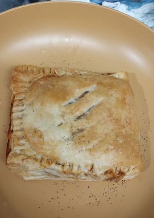 A picture of Flaky puff pastry chicken and mushroom and ham pie. Airfyer.