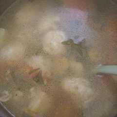 A picture of Sup bakso udang.