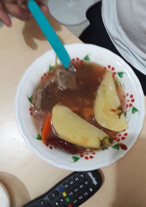Una foto de Caldo de res con chipotle