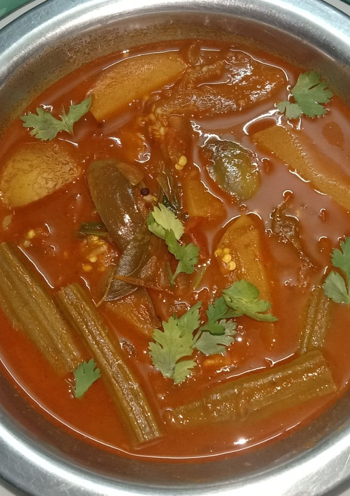 கத்திரிக்காய் முருங்கைக்காய் உருளைக்கிழங்கு புளி குழம்பு🍆🥔👌👌👌👌 செய்முறை முக்கிய புகைப்படம்