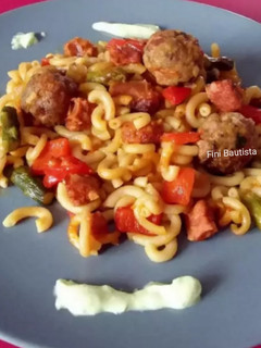 Una foto de Fideos cortijeros con albóndigas