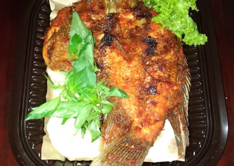 Bagaimana Membuat Gurami bakar pedas Anti Gagal