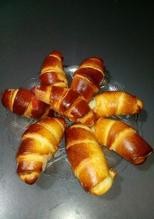 O poză a rețetei Cornuri cu rahat și brânză dulce.