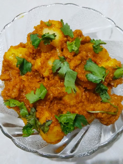 લસણીયા બટાકા (Lasaniya Bataka Recipe In Gujarati) રેસીપી મુખ્ય ફોટો