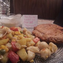 Pasta salad with fried chicken A picture of Pasta salad with fried chicken.