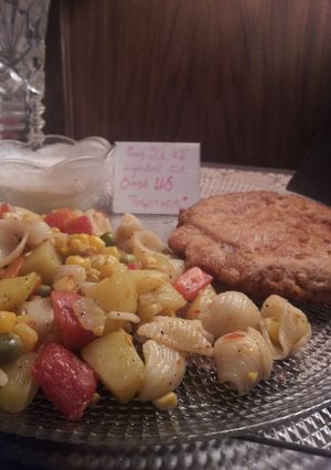 A picture of Pasta salad with fried chicken.