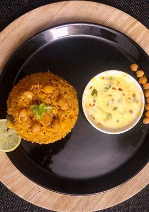 A picture of Achari Chana Pulao (Pickled Garbanzo Rice).
