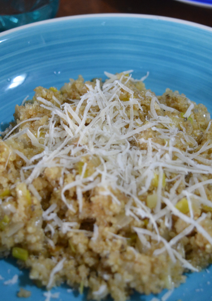 Una foto de Quinoa con trufa blanca y parmesano
