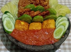 Foto resep Sambal Khas Lamongan Jatim (Lalapan Platter)