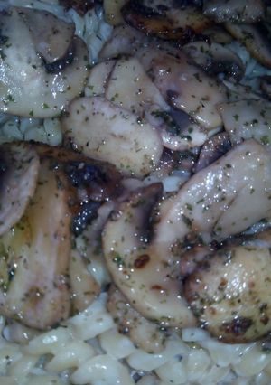 Una foto de Fusili con champiñones