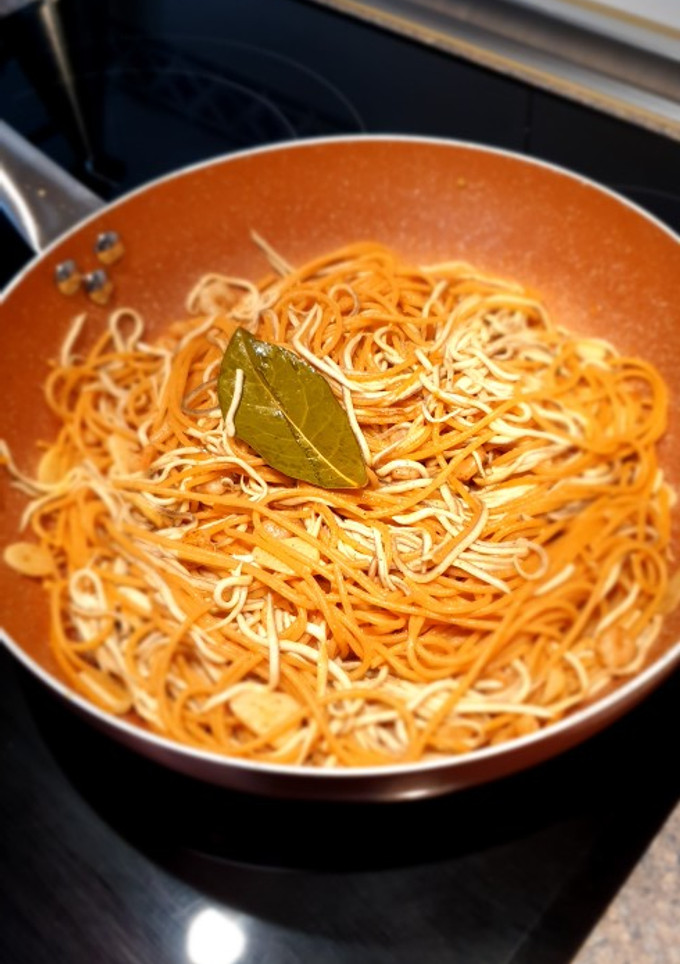 Una foto de Spagueti integral con gulas picantes