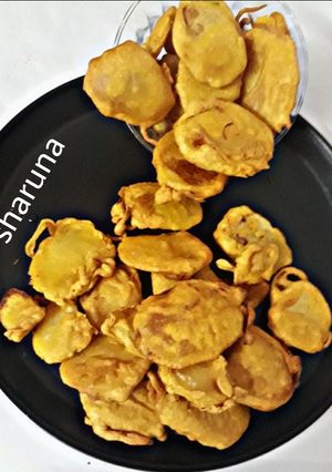 A picture of Potato pakoras.
