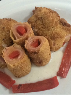 Una foto de Rollitos de mozzarella, jamón y morrones