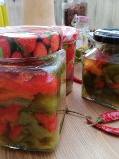 Una foto de Pimientos🌶 asados en conserva