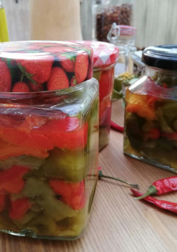 Una foto de Pimientos🌶 asados en conserva