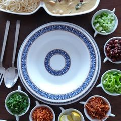 A picture of Burmese Curry with Noodles.