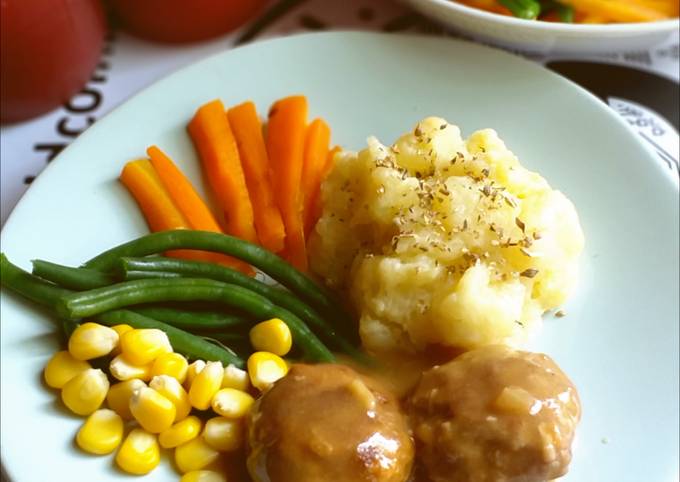 Cara membuat Bola Daging Giling Saus Susu Cara membuat Bola Daging Giling Saus Susu