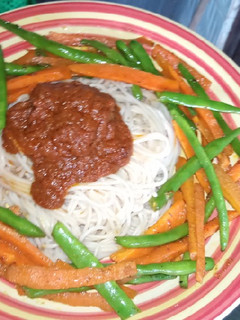 A picture of Vegetable pasta with fish sauce.