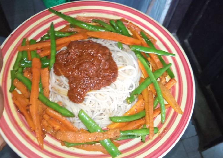 Vegetable pasta with fish sauce