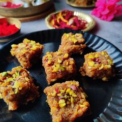 A picture of Coconut Burfi (Using jaggery).