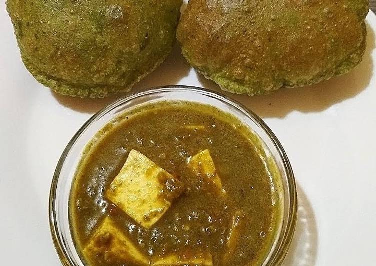 Recipe of Homemade Palak paneer with palak poori