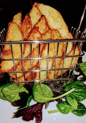 A picture of Spicy potato wedges.