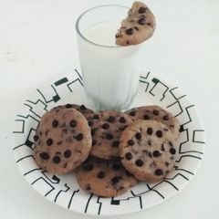 A picture of No Bake Oats Chocolate Chip Cookies.
