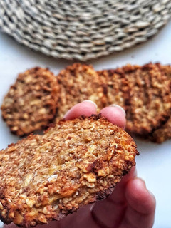 Una foto de 🌱🍎GALLETAS DE MANZANA, ALMENDRAS Y AVENA SIN AZÚCAR🍎🌱