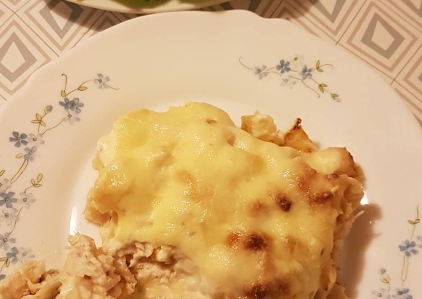 Gratin de pomme de terre et blanc de poulets à la sauce béchamel