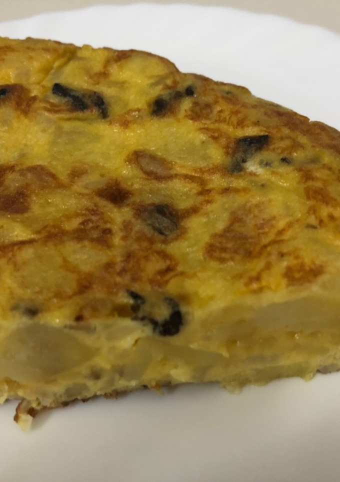 Una foto de Tortilla de patatas con setas