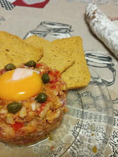Una foto de Tartar de fuet