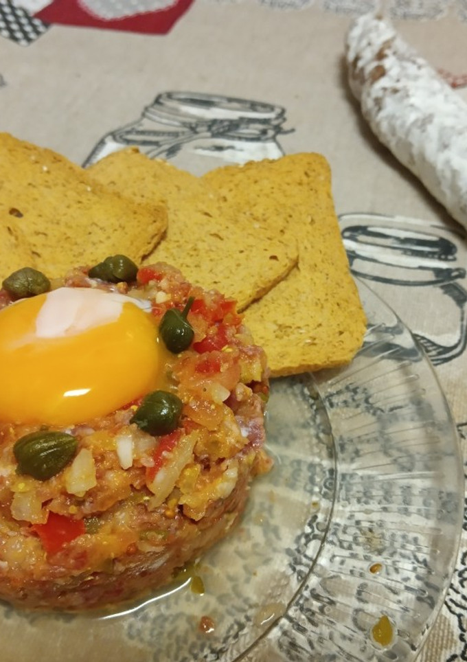 Una foto de Tartar de fuet