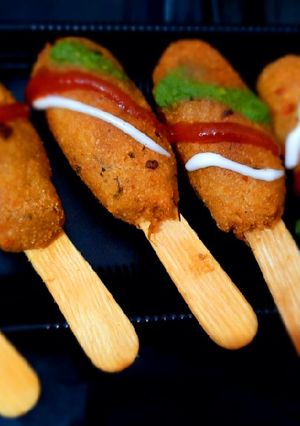 A picture of Semolina pop sticks.