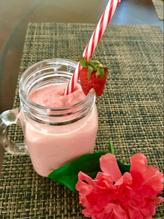 Una foto de Smoothie de yogurt, fresas y banana