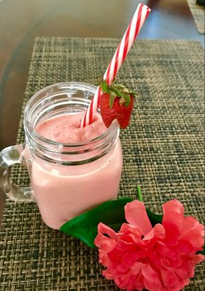 Una foto de Smoothie de yogurt, fresas y banana