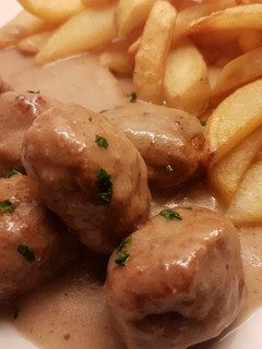 Una foto de Albóndigas con Salsa de Almendras