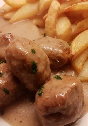 Una foto de Albóndigas con Salsa de Almendras