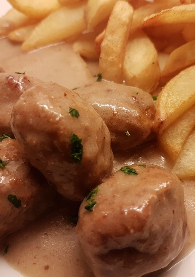 Una foto de Albóndigas con Salsa de Almendras