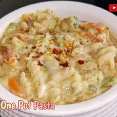 A picture of One pot pasta italian white sauce pasta in one pot.