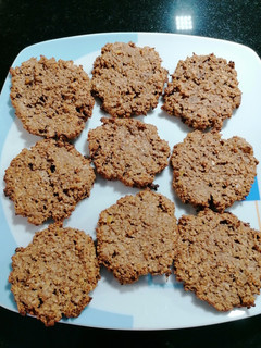 Una foto de Galletas de avena, plátano y chocolate