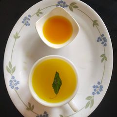 A picture of Fresh turmeric shots and fresh turmeric heathy kada.
