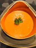 Crema de tomates con queso azul