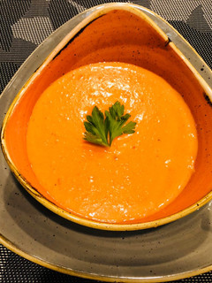 Una foto de Crema de tomates con queso azul