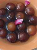 ગુલાબ જાંબુ (Gulab Jamun Recipe In Gujarati)