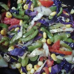 A picture of Cruncy Corn Capsicum salad.