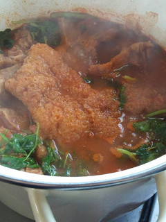 Una foto de Chicharrón en salsa roja