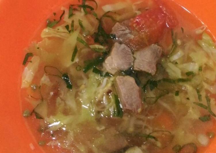 Langkah Mudah untuk Menyiapkan Soto daging bening, Menggugah Selera