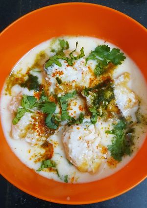 A picture of Dahi vada.