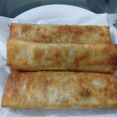 A picture of Chicken Macaroni Spring Rolls.